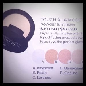 NEW Younique luminizer A La Mode